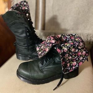 Size 8 - Dr. Martens 1914 Triumph Fold-Over 12-Eye Lace Up Leather Floral Boot